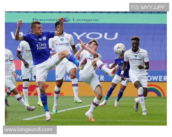 足球明星的辉煌历程与成就全景介绍及其对足球运动的影响分析