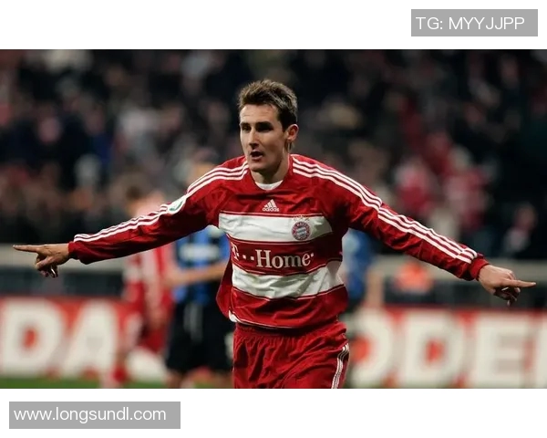 35岁足球明星的传奇人生与职业生涯回顾分析